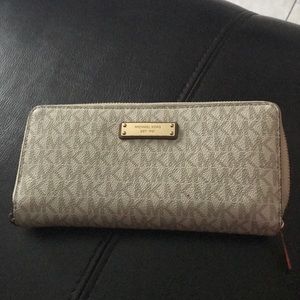 Michael kors wallet